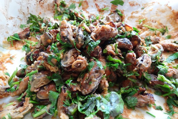 Мидии, запеченные с чесноком