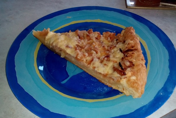 Миланский пирог с яблоками и луком