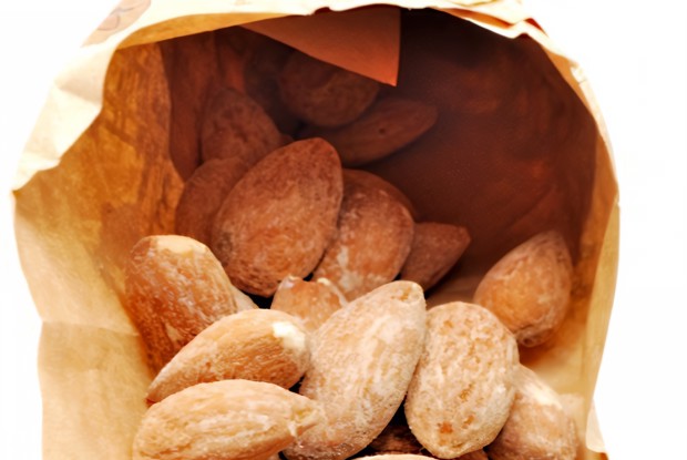 Миндаль в специях