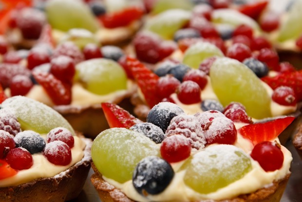 Миндальные корзиночки с фруктовым заварным кремом