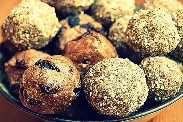 Миндальные трюфели с корицей