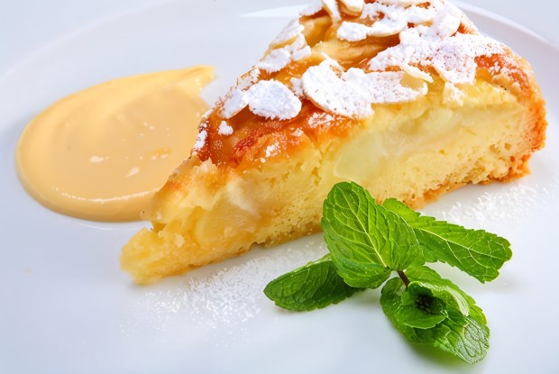 Миндальный пирог с персиками