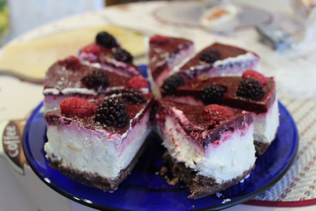 Миндальный торт с малиной