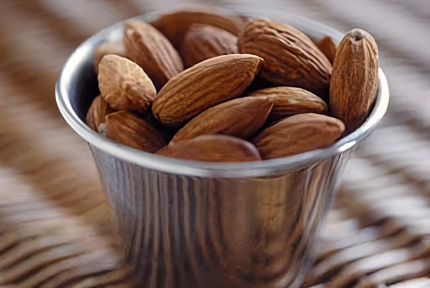 Миндальное молоко