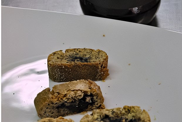 Миндальное печенье со сладкими оливками