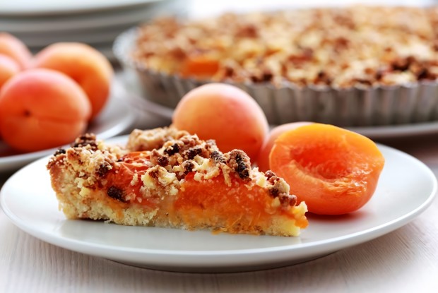 Миндальный пирог с абрикосами