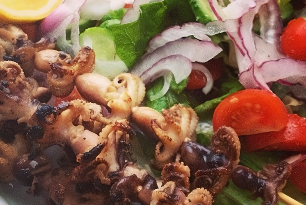 Мини осьминоги на шпажках