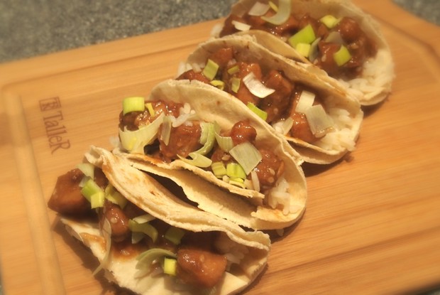 Мини тако с курицей терияки