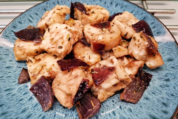 Минтай с луком