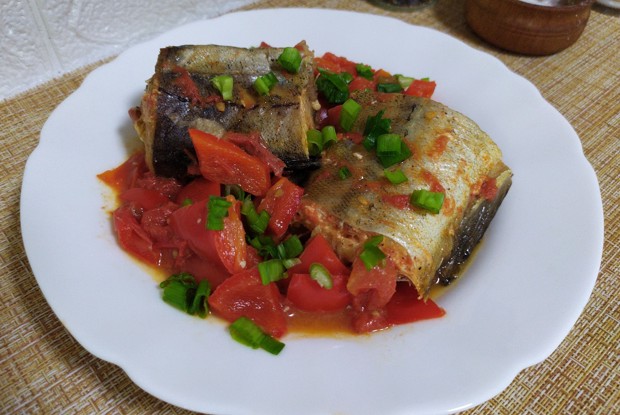 Минтай с овощами