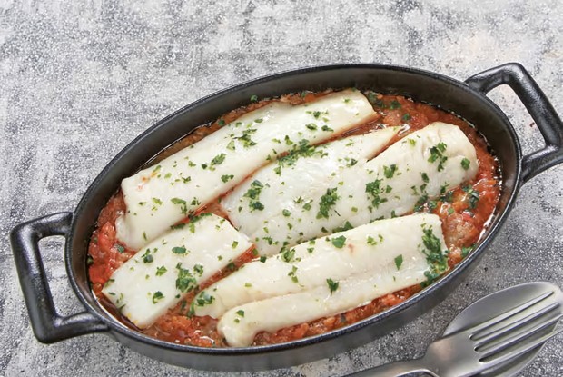 Минтай, запеченный с кабачковой икрой