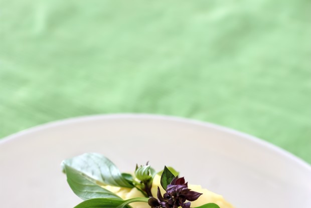 Мягкое картофельное пюре с чесноком и козьим сыром