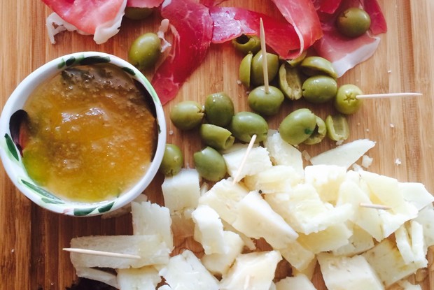 Мясная-сырная тарлека в стиле тапас