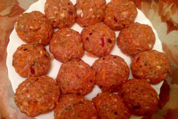 Мясные котлеты с морковью на пару