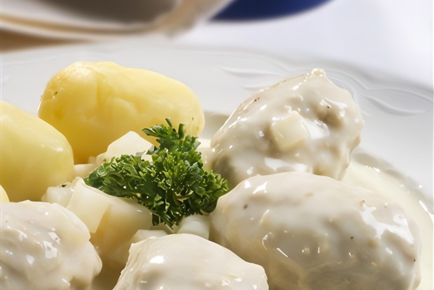 Мясные тефтели с рисом и белым соусом