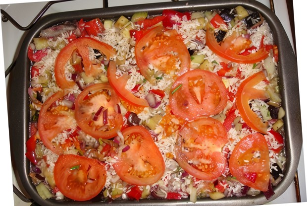 Мясное рагу с перцем, помидорами и баклажанами