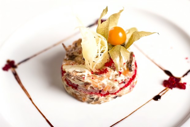 Мясной салат с сардинами