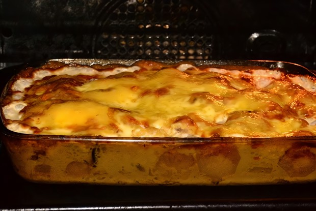 Мясо по-французски с картофелем и грибами