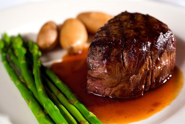 Мясо с ягодно-медовым соусом