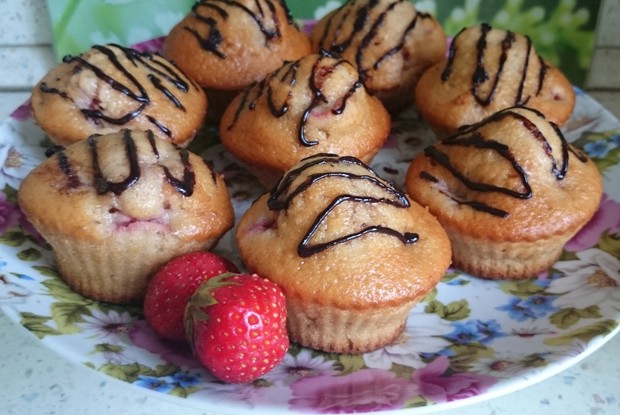 Мятные маффины с клубникой