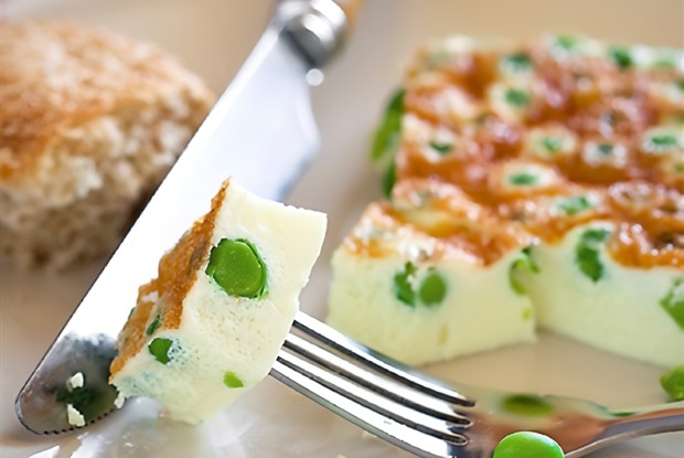 Мятный омлет с зеленым горошком