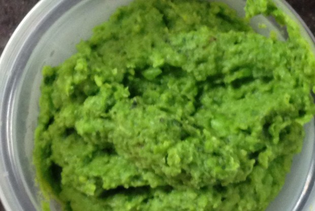 Мятное пюре из зеленого горошка