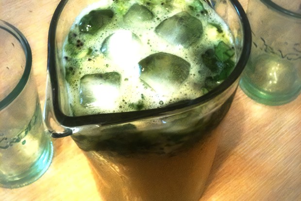 Мохито с киви и базиликом