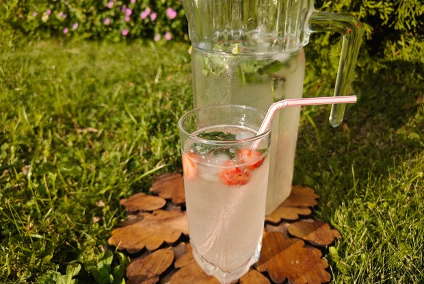 Мохито с клубникой и ванильным сиропом