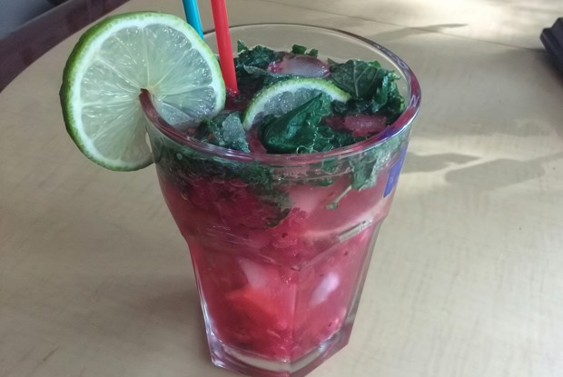 Мохито со смородиной и мятой