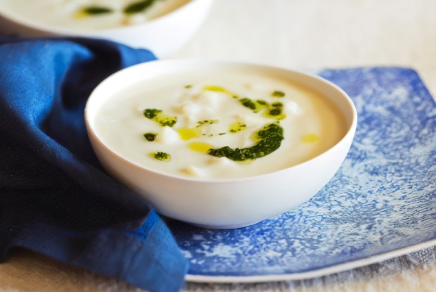 Молочный суп с клецками и цветной капустой