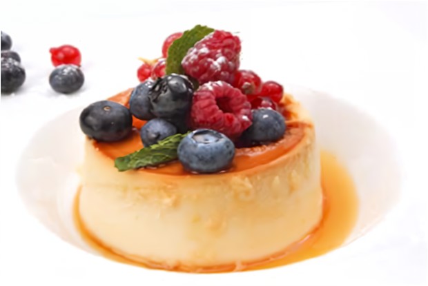 Молочное суфле с консервированными ягодами