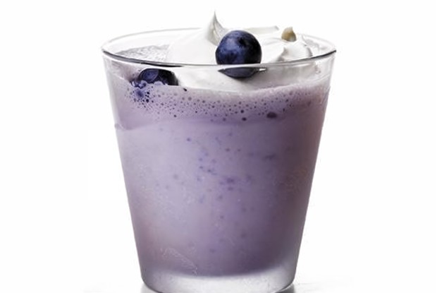 Молочный коктейль из голубикой