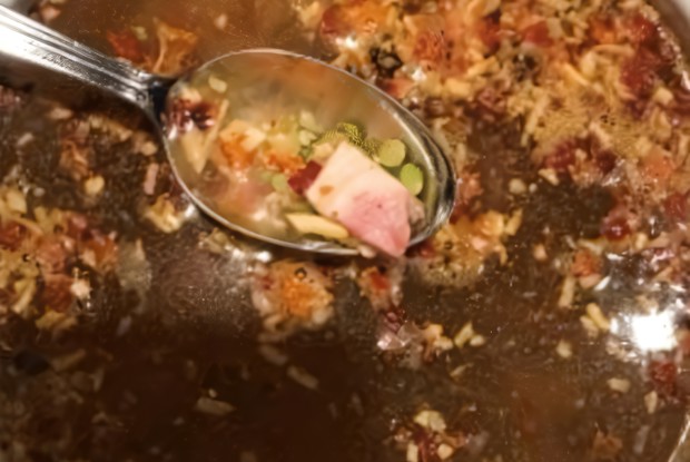 Молочный суп со свининой и крупами