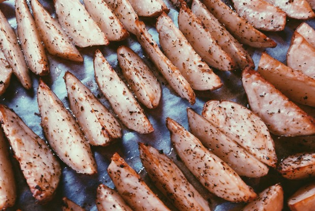 Молодой картофель по-деревенски с паприкой