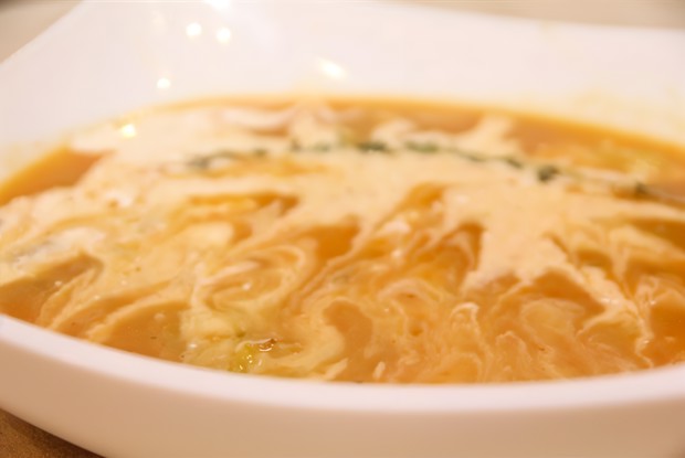 Морковный мраморный суп