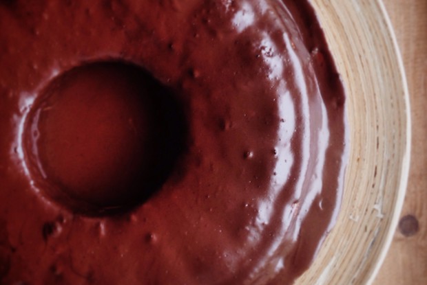 Морковный пирог с шоколадным соусом