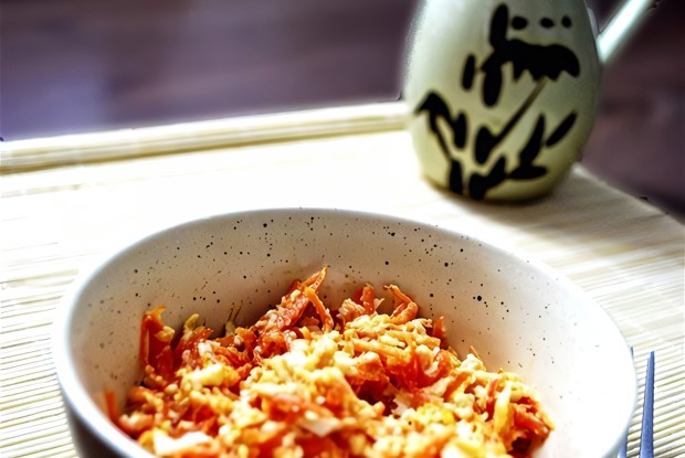 Морковный салат с крабовыми палочками