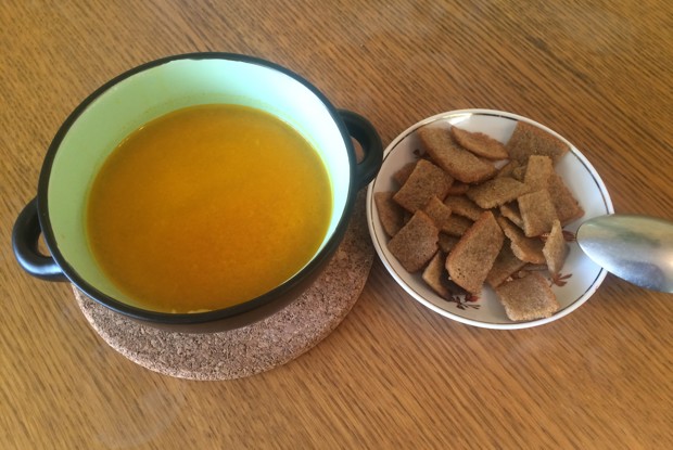 Морковный суп с луком и имбирем