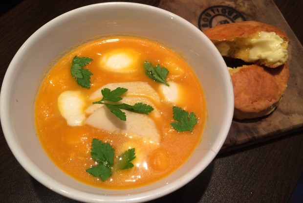 Морковный суп с моцареллой и яблоками