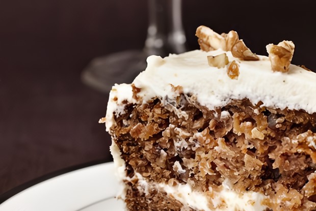 Морковный торт с изюмом и корицей