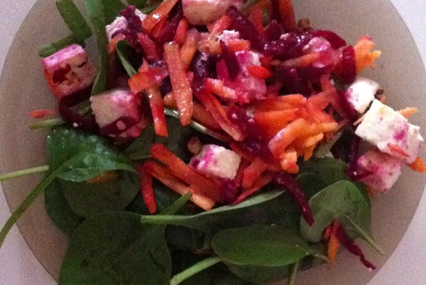 Морковно-свекольный салат с адыгейским сыром и грецким орехом