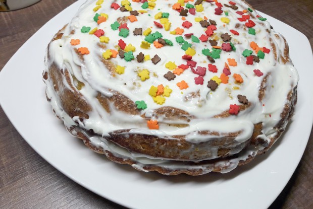 Морковный пирог с семечками, цедрой и корицей