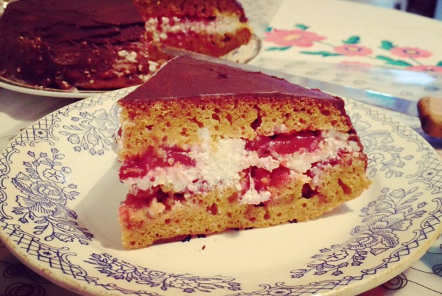 Морковный пирог с творожной прослойкой