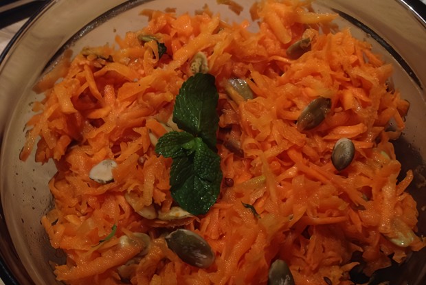 Морковный салат с пряной заправкой