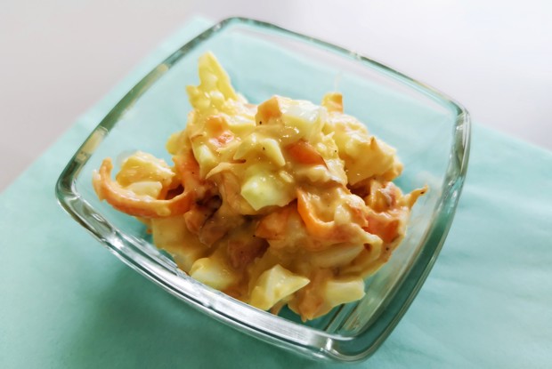 Морковный салат с сыром и яйцом