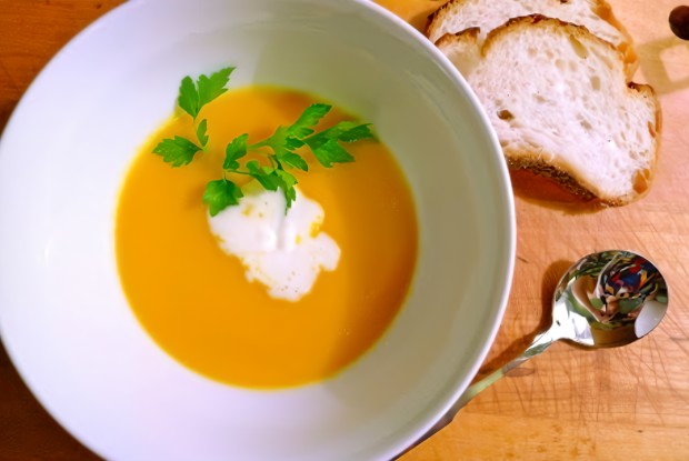 Морковный суп-пюре с сельдереем и имбирем