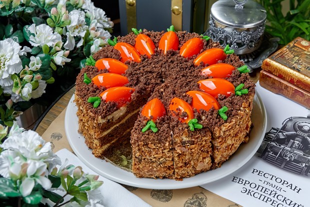 Морковный торт с грецкими орехами и кленовым сиропом