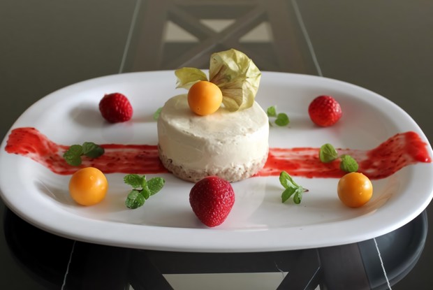 Мороженое-чизкейк с ягодным кули