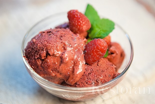 Мороженое из замороженных ягод и йогурта