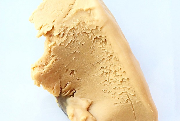 Мороженое с карамелизованным белым шоколадом